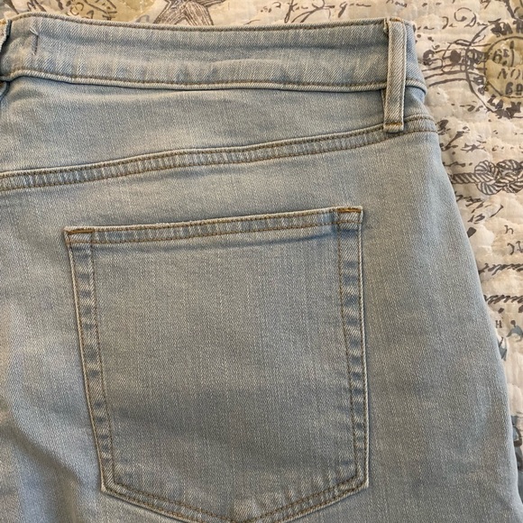 NWT Loft "The Girlfriend" mid rise curvy fit regular inseam jeans, size 33/16 - Picture 9 of 9